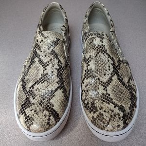 Clarks Pawley Bliss Sneakers Sz 7 Taupe Snakeskin Cushioned Slip-on
